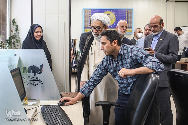 بازدید آیت‌الله محسن قمی، معاون امور بین‌الملل دفتر مقام معظم رهبری از تحریریه بین الملل ایکنا