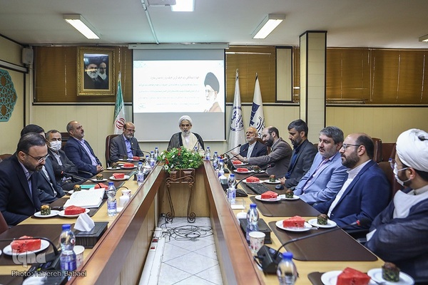 نشست آیت‌الله محسن قمی، معاون امور بین‌الملل دفتر مقام معظم رهبری با حسن مسلمی نائینی، رئیس جهاددانشگاهی و جمعی از مدیران فرهنگی این نهاد انقلابی