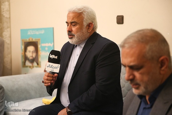 دیدار قرآنیان پیرو مکتب شهید سلیمانی و جمعی از مدیران جهاددانشگاهی با خانواده شهید تقوی