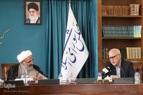 نشست فراکسیون قرآن مجلس با جمعی از پیشکسوتان و فعالان قرآنی