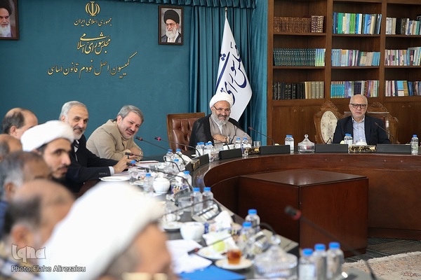 نشست فراکسیون قرآن مجلس با جمعی از پیشکسوتان و فعالان قرآنی