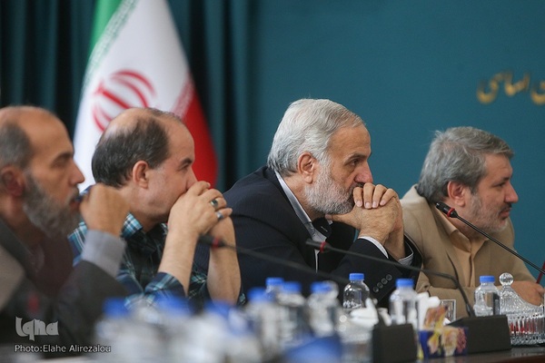 نشست فراکسیون قرآن مجلس با جمعی از پیشکسوتان و فعالان قرآنی