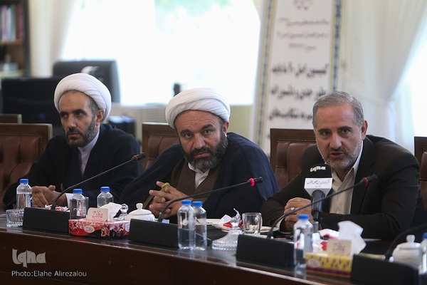 نشست فراکسیون قرآن مجلس با جمعی از پیشکسوتان و فعالان قرآنی