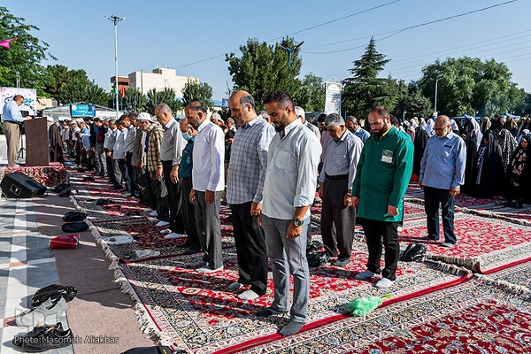 نماز عید قربان در امام‌زاده طاهر کرج