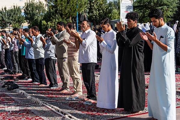 نماز عید قربان در امام‌زاده طاهر کرج