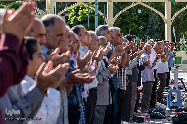 نماز عید قربان در امام‌زاده طاهر کرج