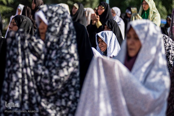 نماز عید قربان در امام‌زاده طاهر کرج
