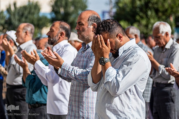 نماز عید قربان در امام‌زاده طاهر کرج