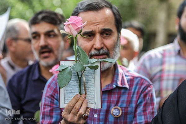 تجمع جامعه قرآنی در پی هتک حرمت به قرآن