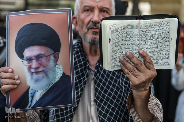 تجمع جامعه قرآنی در پی هتک حرمت به قرآن