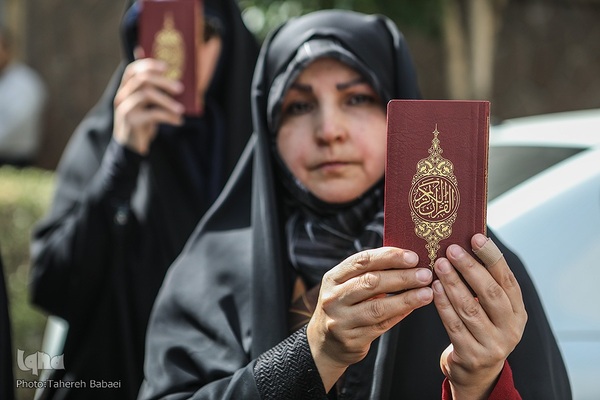 تجمع جامعه قرآنی در پی هتک حرمت به قرآن