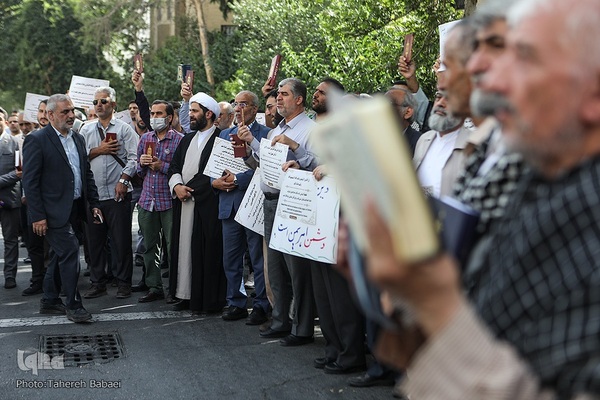 تجمع جامعه قرآنی در پی هتک حرمت به قرآن