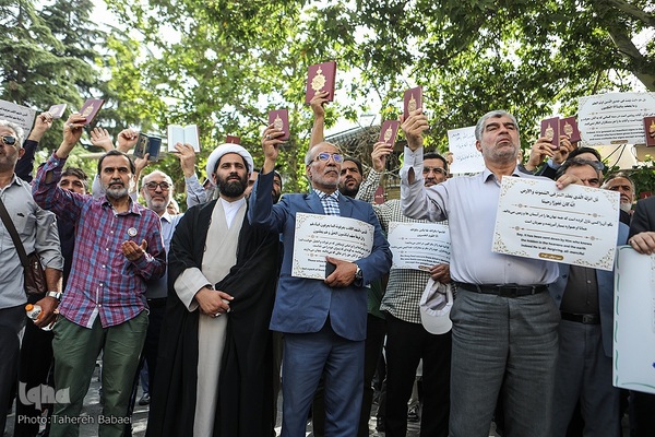 تجمع جامعه قرآنی در پی هتک حرمت به قرآن