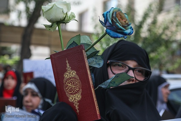 تجمع جامعه قرآنی در پی هتک حرمت به قرآن