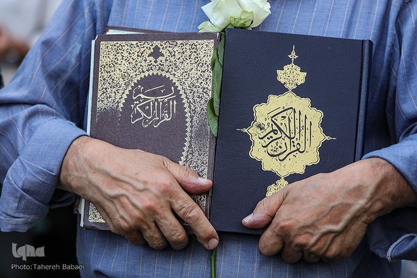 تجمع جامعه قرآنی در پی هتک حرمت به قرآن