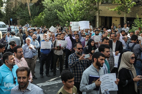 تجمع جامعه قرآنی در پی هتک حرمت به قرآن