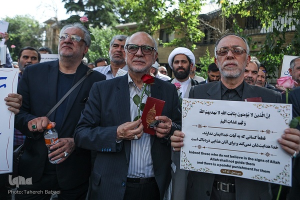 تجمع جامعه قرآنی در پی هتک حرمت به قرآن