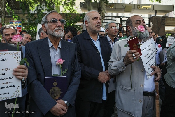 تجمع جامعه قرآنی در پی هتک حرمت به قرآن