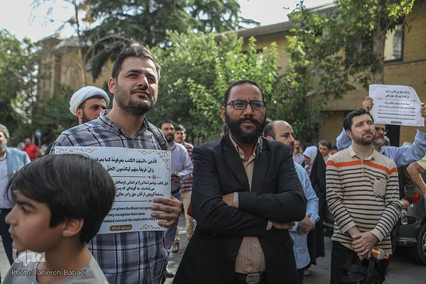 تجمع جامعه قرآنی در پی هتک حرمت به قرآن