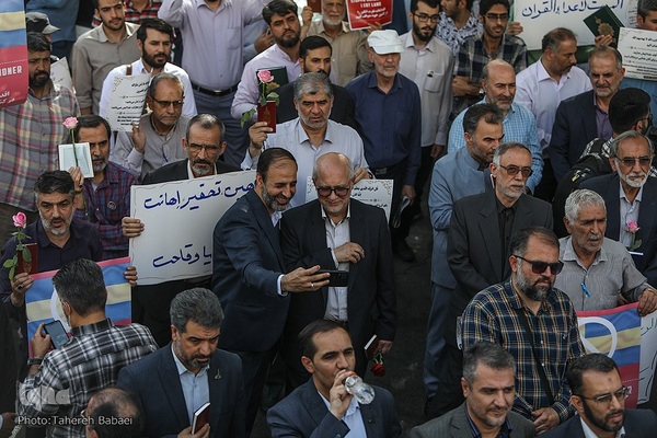 تجمع جامعه قرآنی در پی هتک حرمت به قرآن