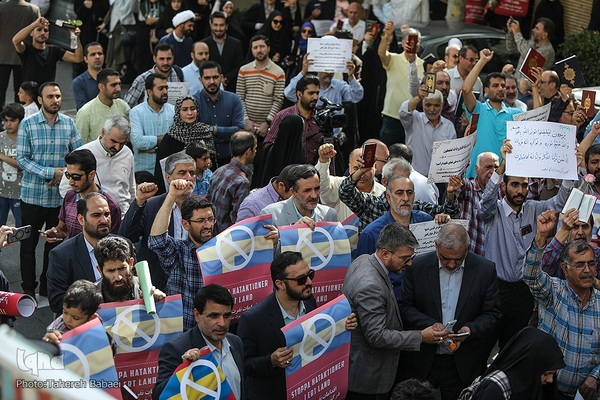 تجمع جامعه قرآنی در پی هتک حرمت به قرآن