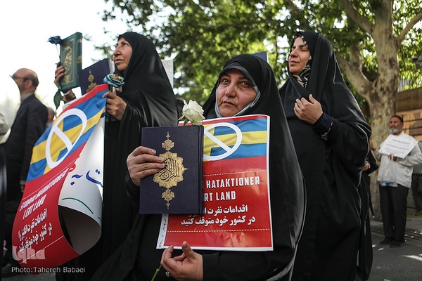 تجمع جامعه قرآنی در پی هتک حرمت به قرآن