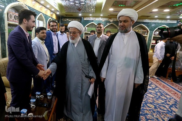 دیدار متولی شرعی حرم حسینی با داوران و متسابقان جایزه کربلا