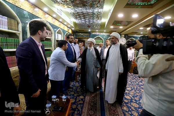 دیدار متولی شرعی حرم حسینی با داوران و متسابقان جایزه کربلا