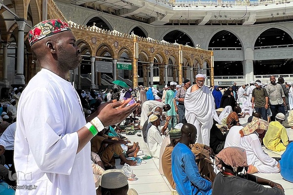 نیایش زائران در مسجدالحرام