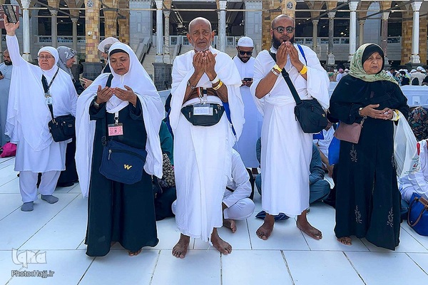 نیایش زائران در مسجدالحرام