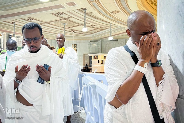 نیایش زائران در مسجدالحرام