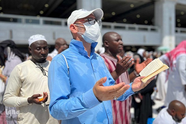 نیایش زائران در مسجدالحرام