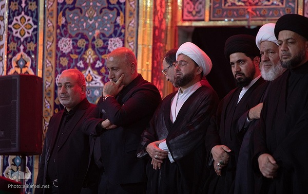 مراسم تعویض پرچم گنبد حرم حضرت اباالفضل العباس(ع) از قرمز به مشکی