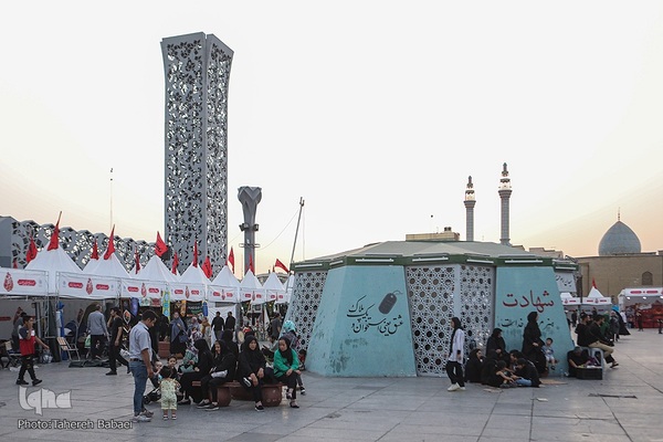 نمایشگاه «عطر سیب» در میدان آئینی امام حسین(ع)