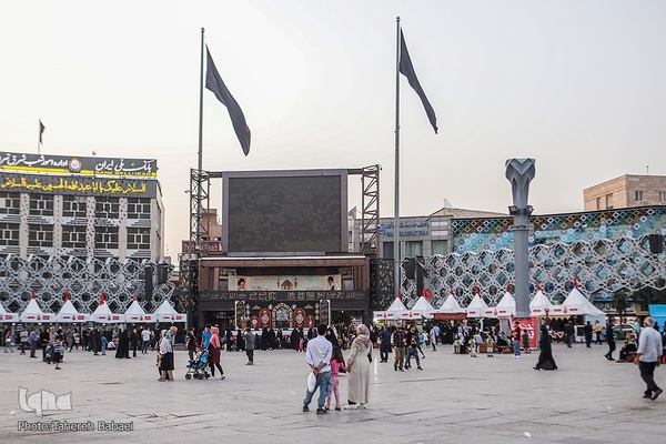 نمایشگاه «عطر سیب» در میدان آئینی امام حسین(ع)