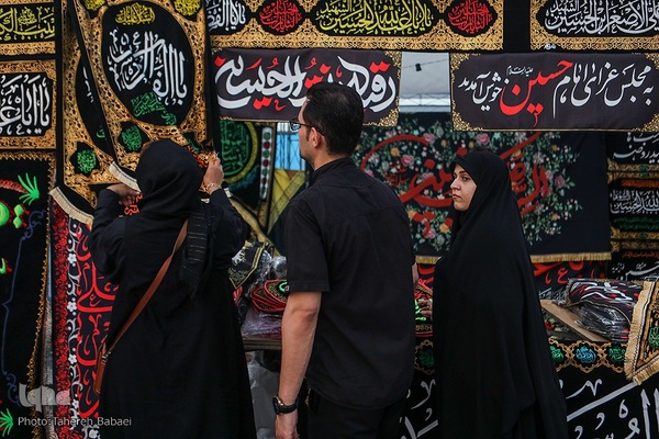 نمایشگاه «عطر سیب» در میدان آئینی امام حسین(ع)