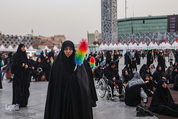 نمایشگاه «عطر سیب» در میدان آئینی امام حسین(ع)