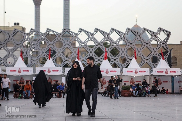 نمایشگاه «عطر سیب» در میدان آئینی امام حسین(ع)