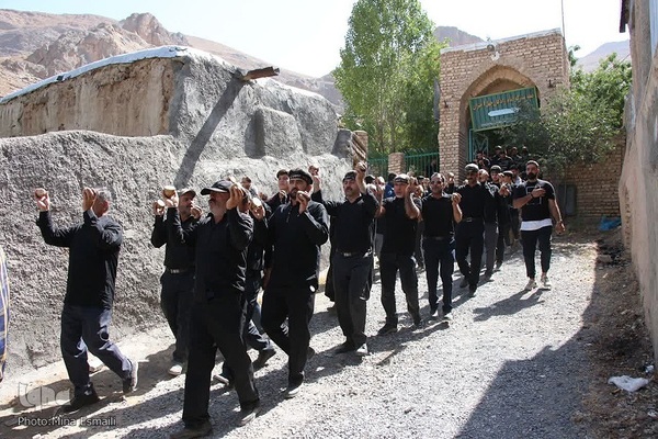 مراسم چغچغه‌زنی روز تاسوعای حسینی در روستای انجدان