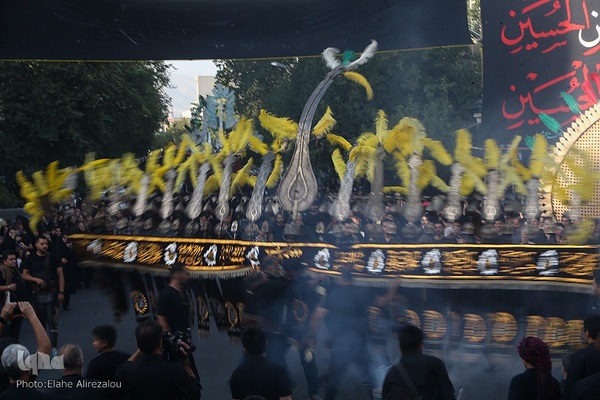 تجمع هیئات عزاداری و آیین نخل گردانی عصر تاسوعا