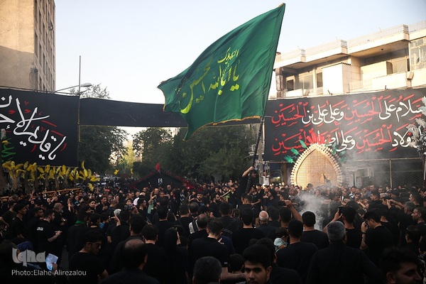 تجمع هیئات عزاداری و آیین نخل گردانی عصر تاسوعا