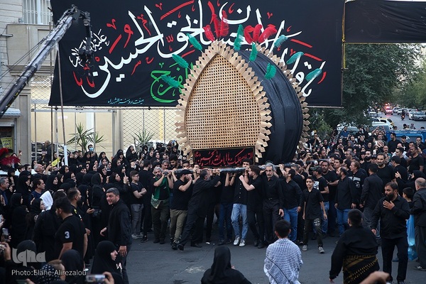 تجمع هیئات عزاداری و آیین نخل گردانی عصر تاسوعا