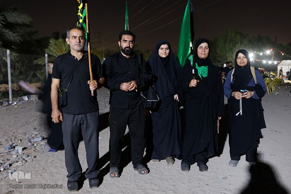 پیاده روی خانوادگی