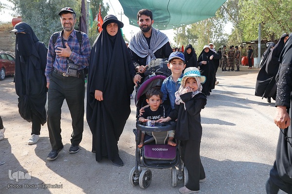 پیاده روی خانوادگی