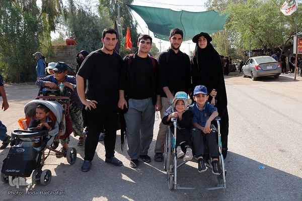 پیاده روی خانوادگی