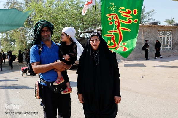 پیاده روی خانوادگی