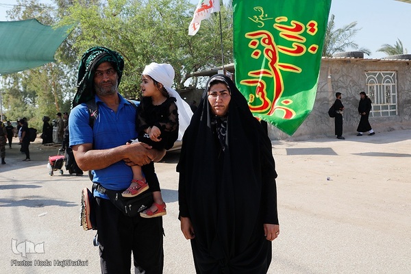 پیاده روی خانوادگی