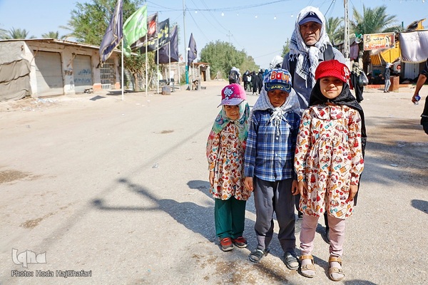 پیاده روی خانوادگی