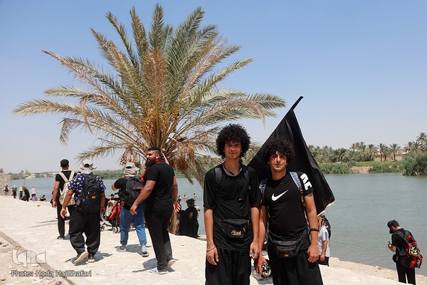 پیاده روی خانوادگی