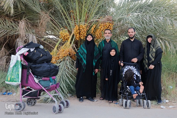 پیاده روی خانوادگی